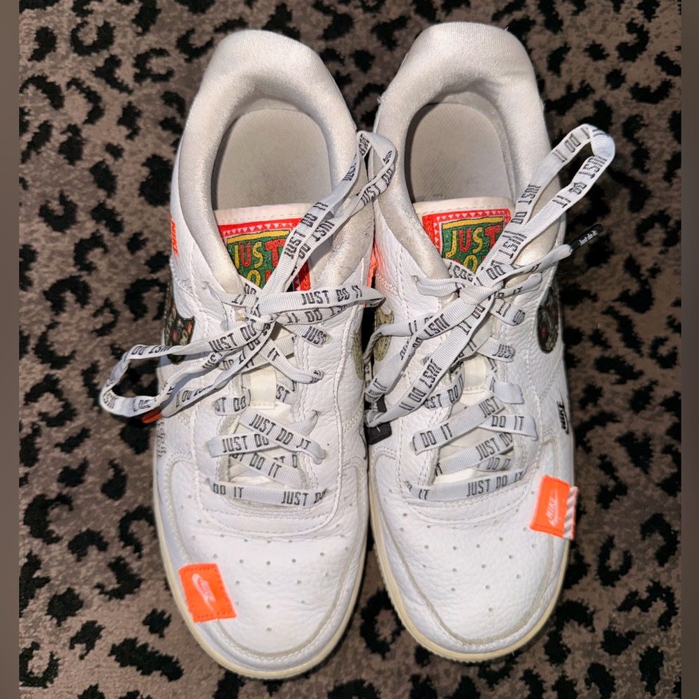 Nike Air Force 1 “Just Do It” White Leather Sneakers – Youth Size 7Y - Picture 3 of 5